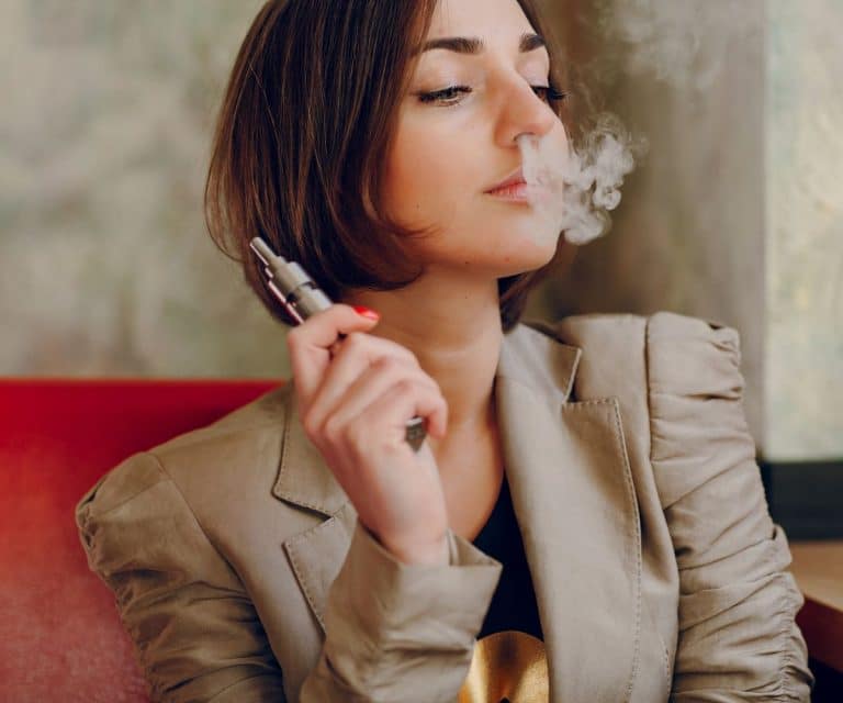 Vapeur E-Cigarette : Est-Elle Toxique ? Découvrons Ensemble Les Risques Potentiels"