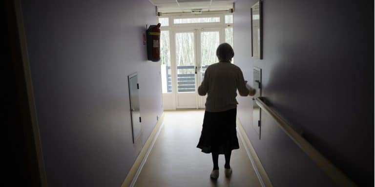 EUROPE 1 ET VOUS - Alzheimer : «C'est très fatigant», quand les aidants familiaux racontent leur quotidien